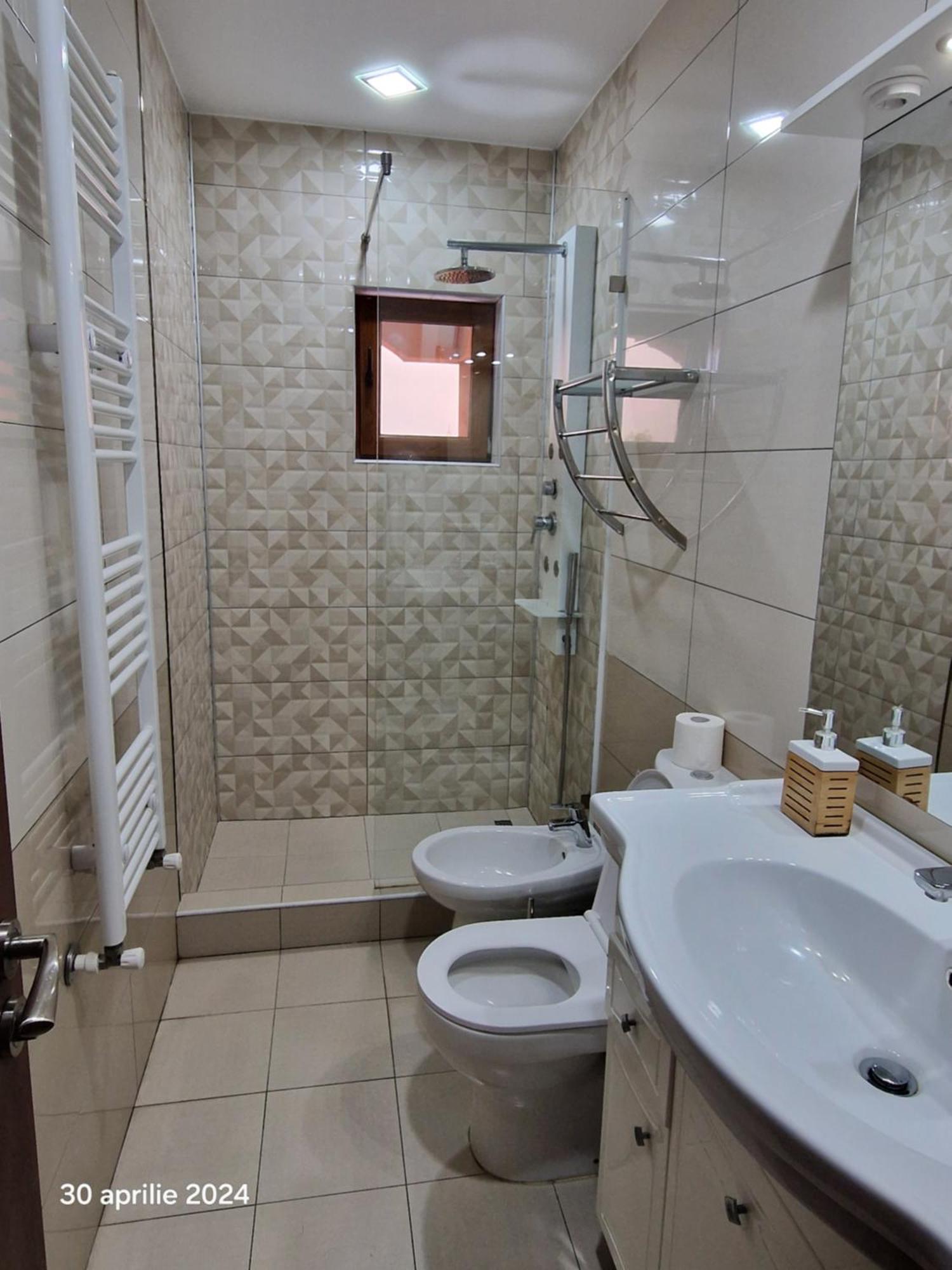 Casa Adrian 2 Mai Apartment Bilik gambar